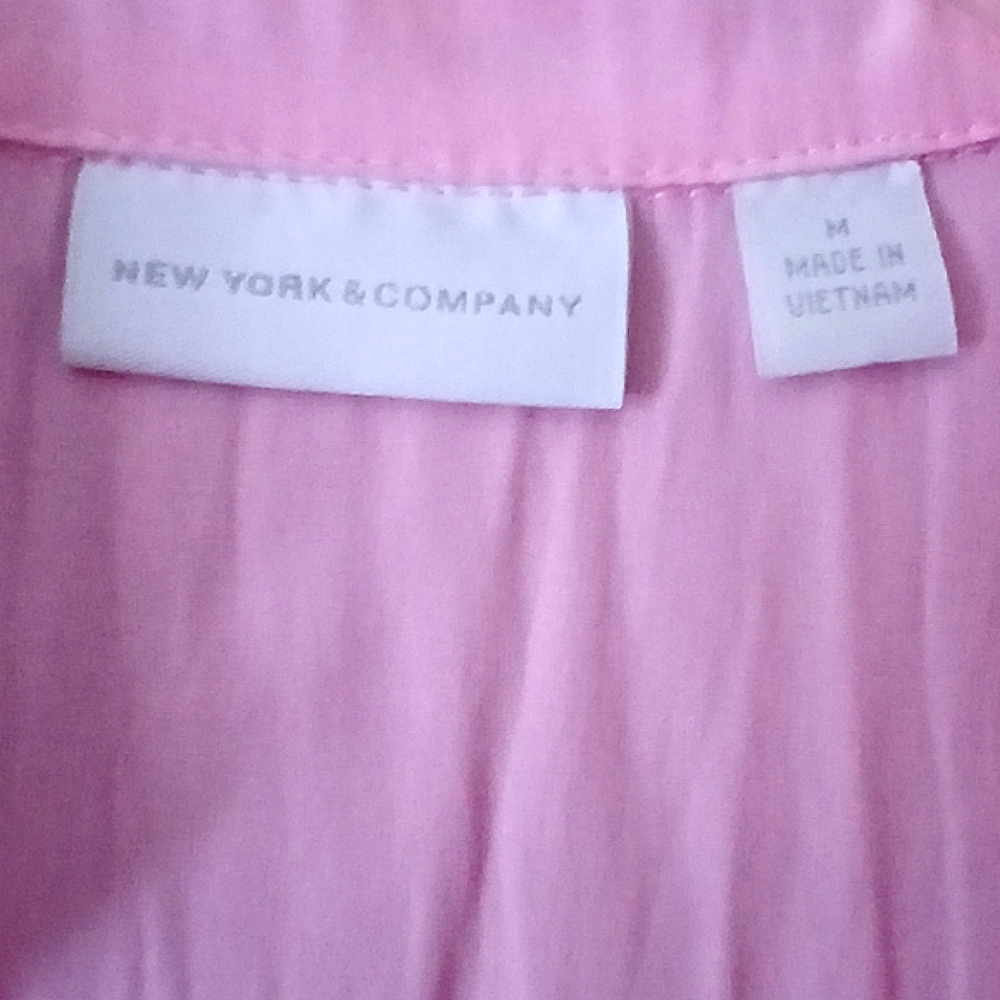 👚🩷  York & Company blouse 🩷👚 - Picture 5 of 6